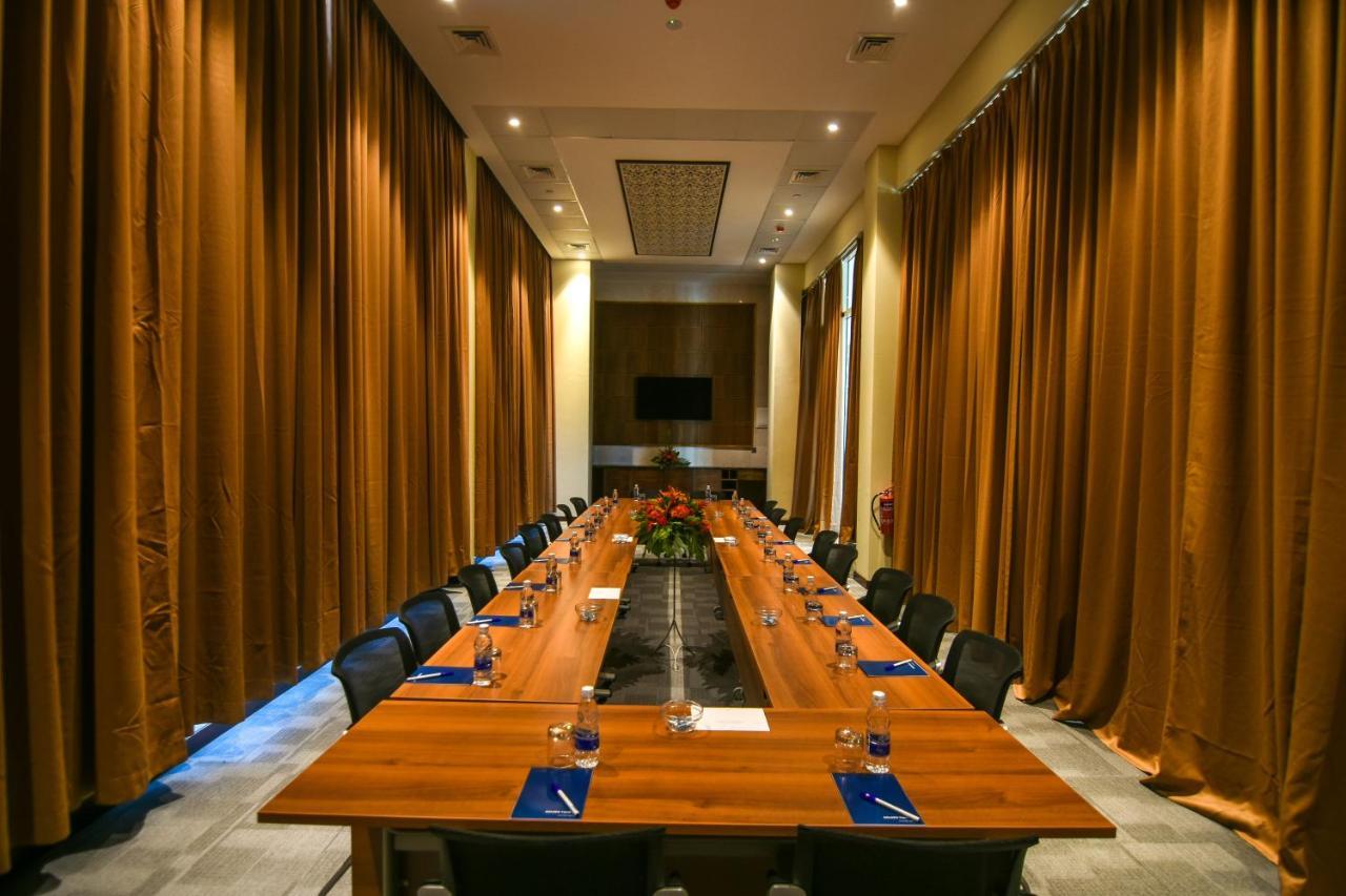 Hotel Golden Tulip Airport Hotel&spa 4*