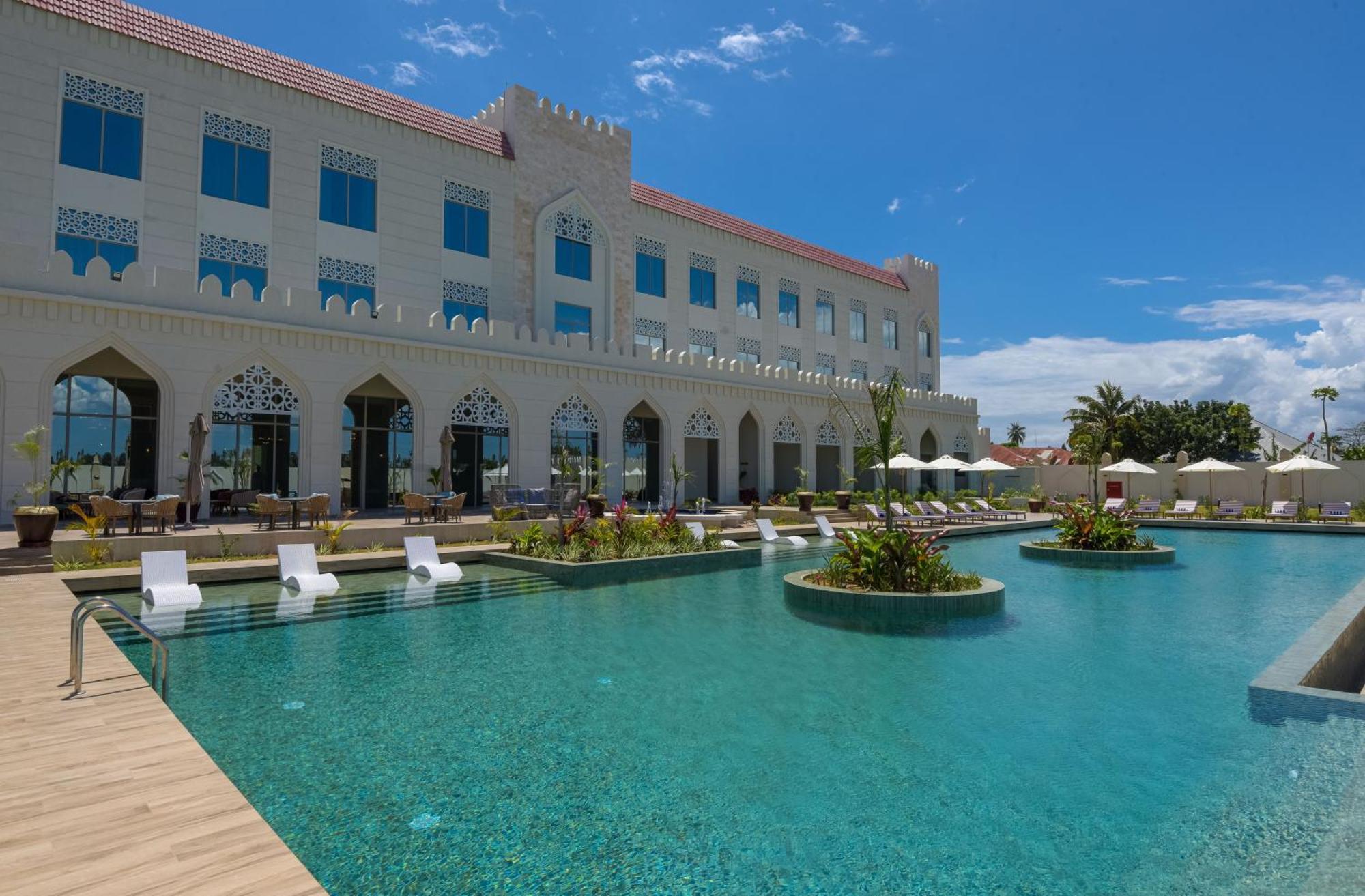 Golden Tulip Airport Hotel&spa Hotel