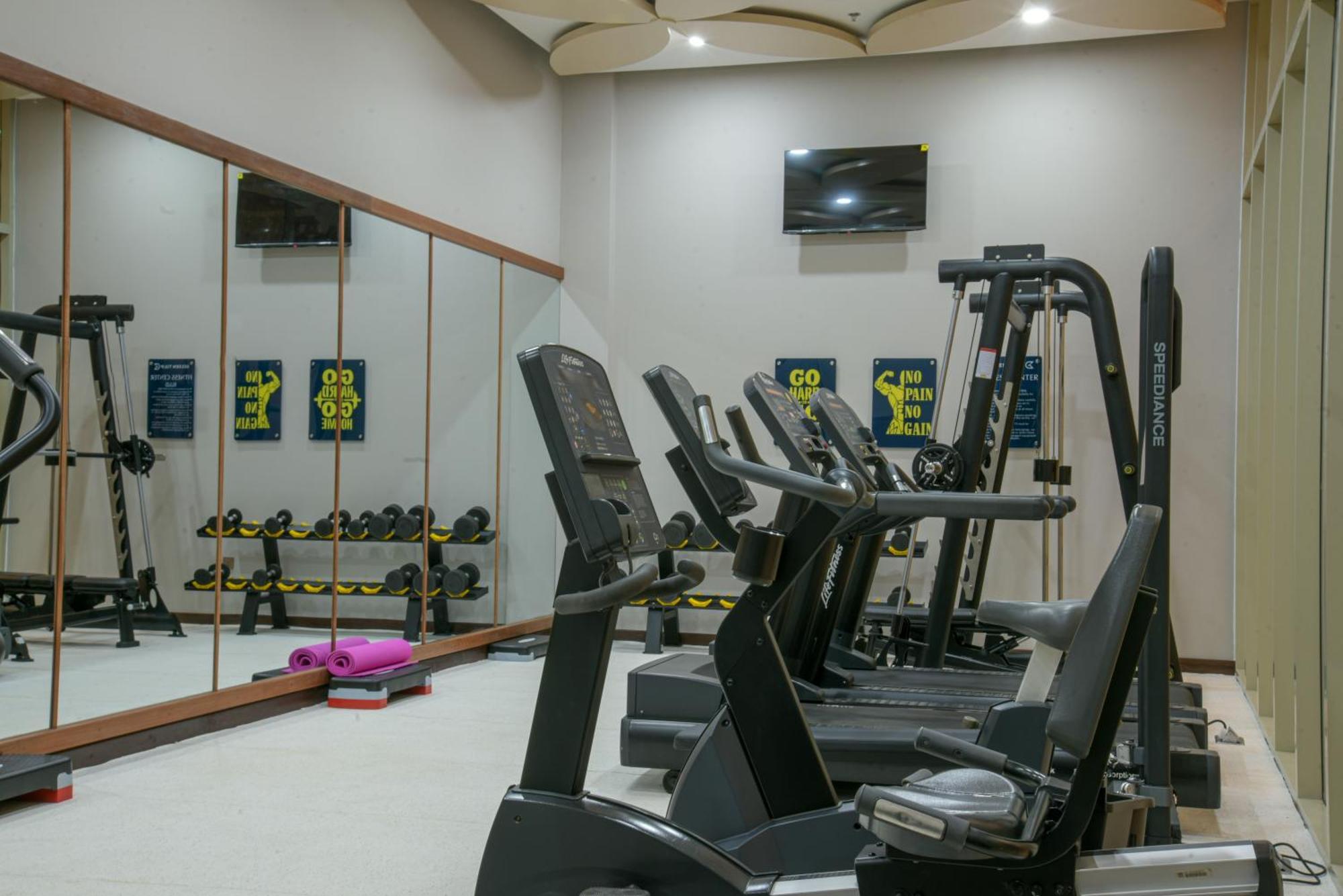 Hotel Golden Tulip Airport Hotel&spa 4*