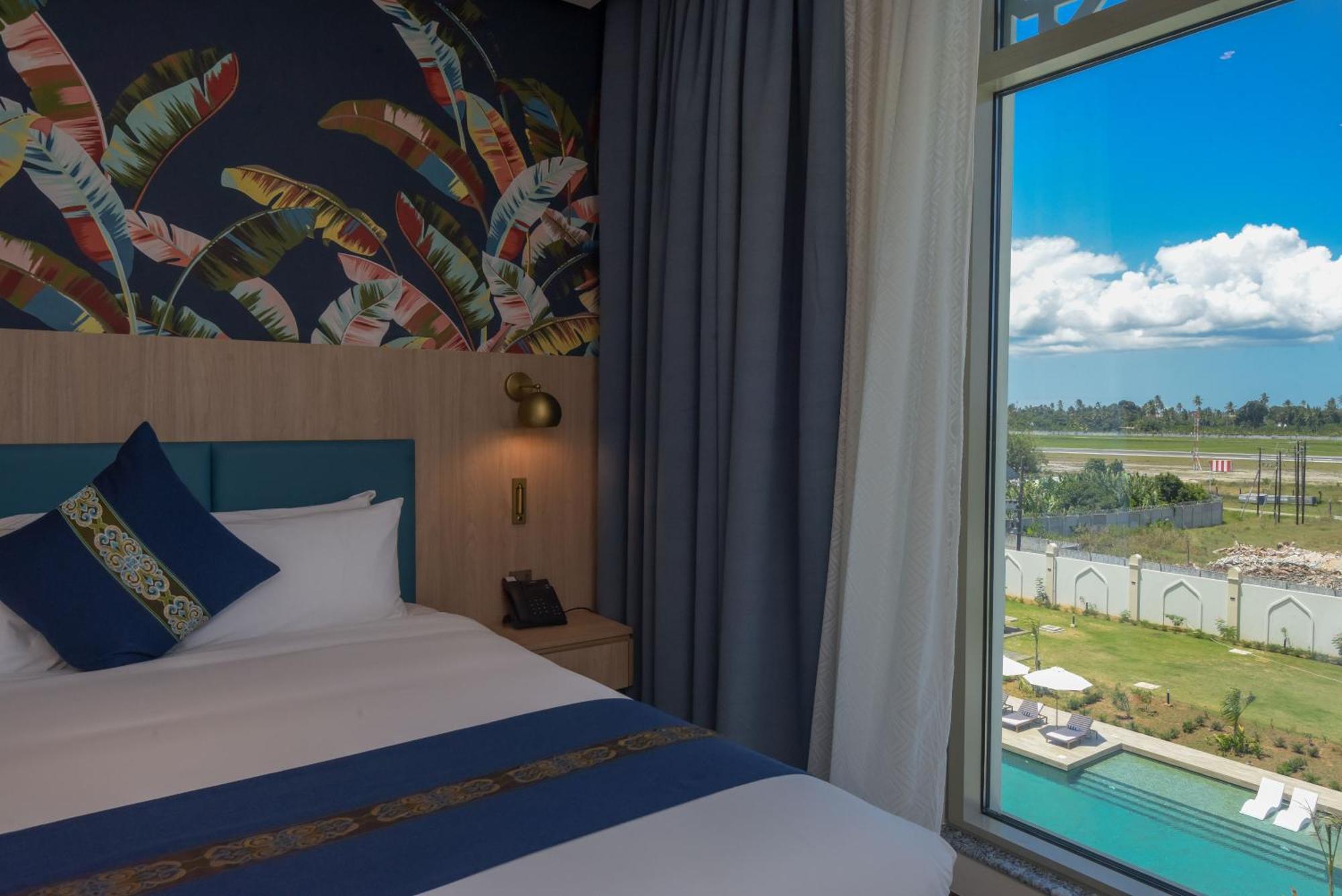 Hotel Golden Tulip Airport Hotel&spa 4*