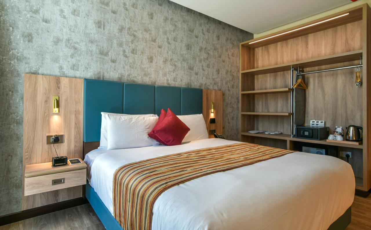 Отель Golden Tulip Airport &