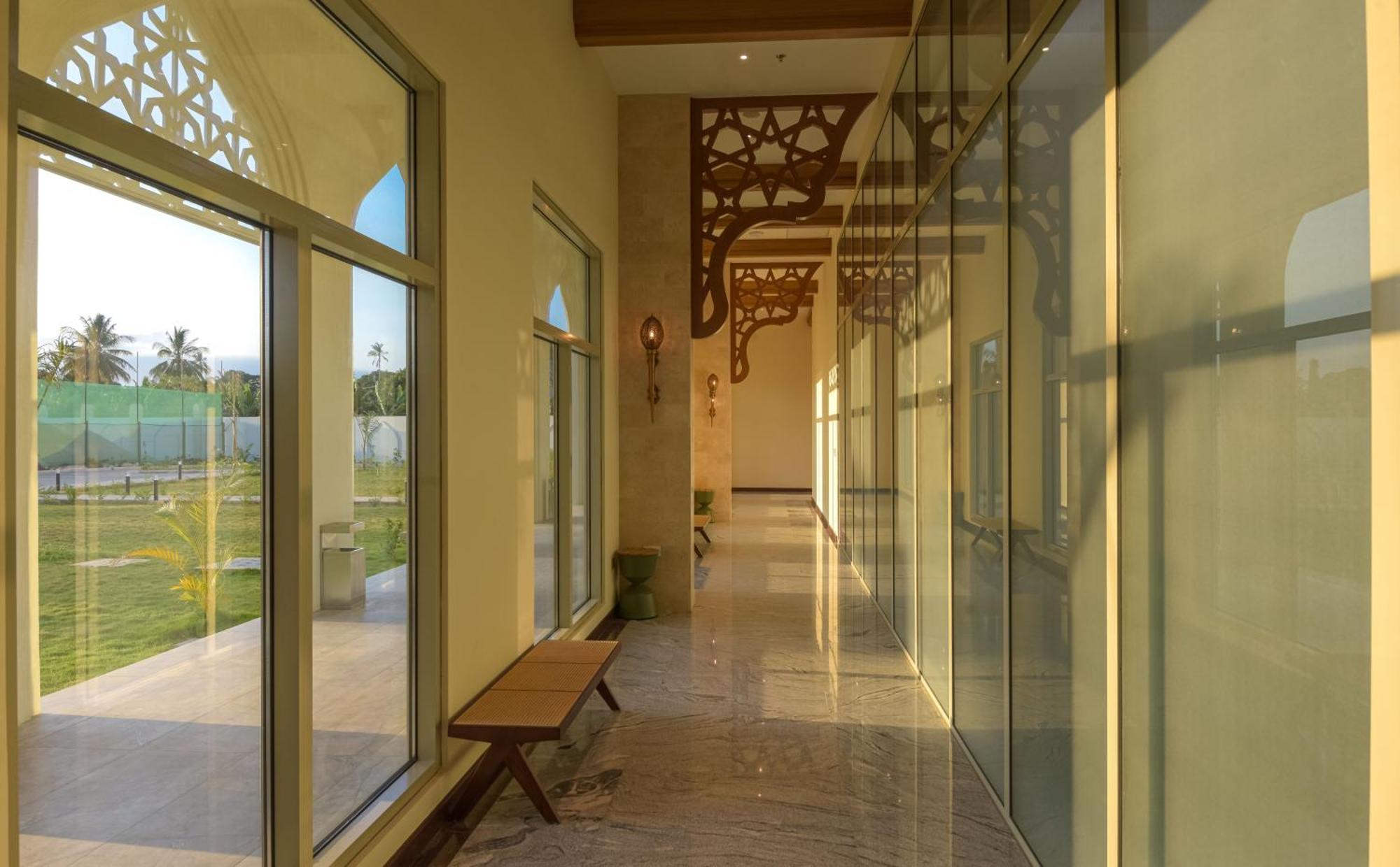 Golden Tulip Airport & Отель Занзибар