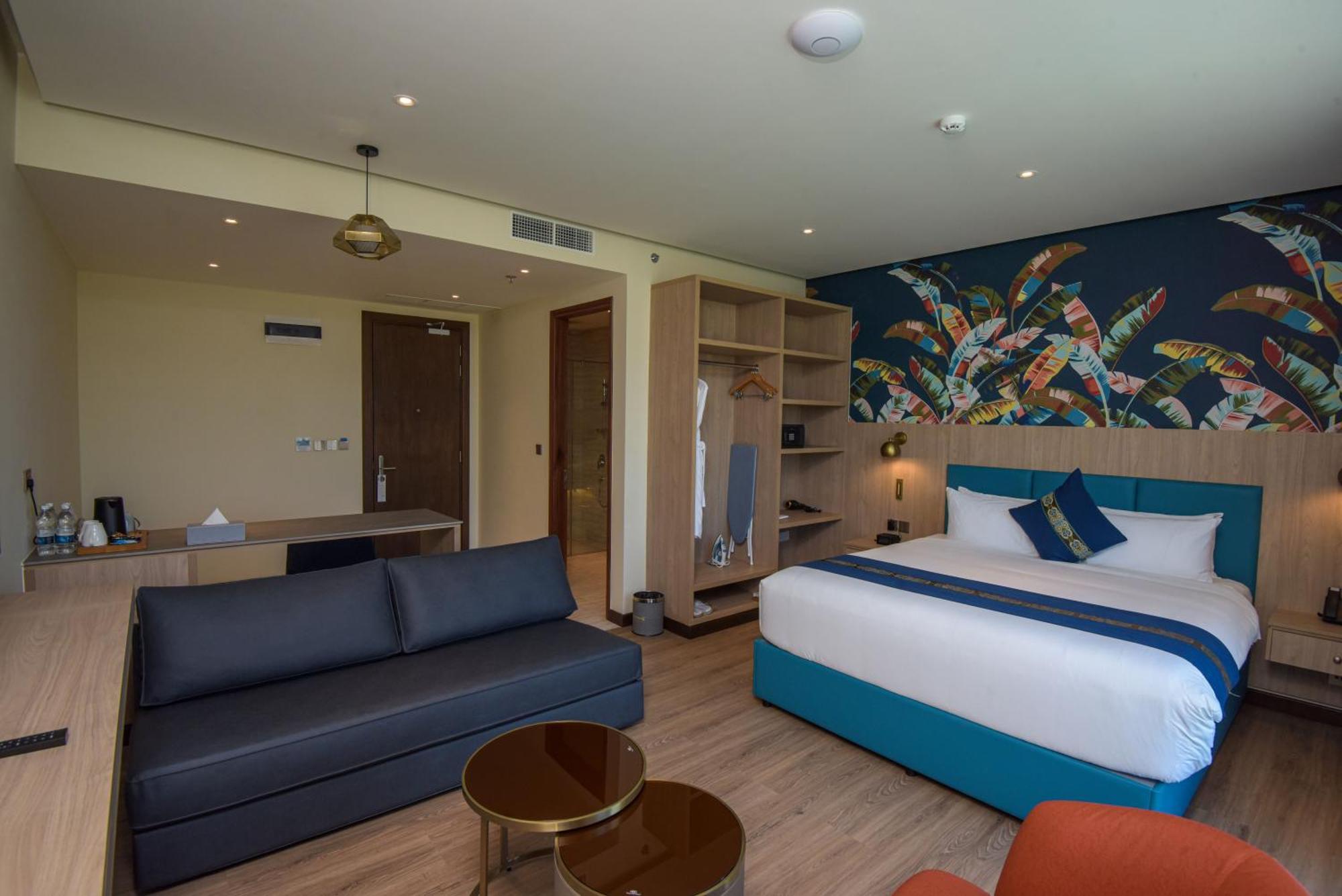 Отель Golden Tulip Airport &
