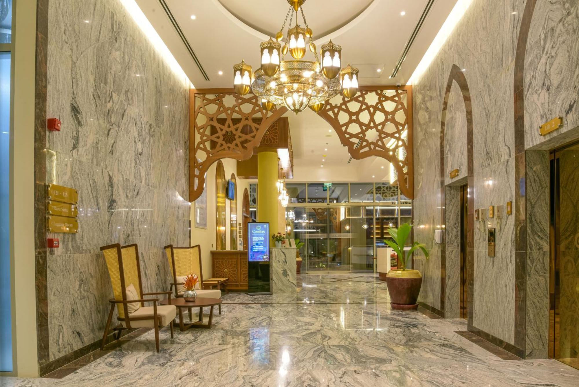Golden Tulip Airport & 4*